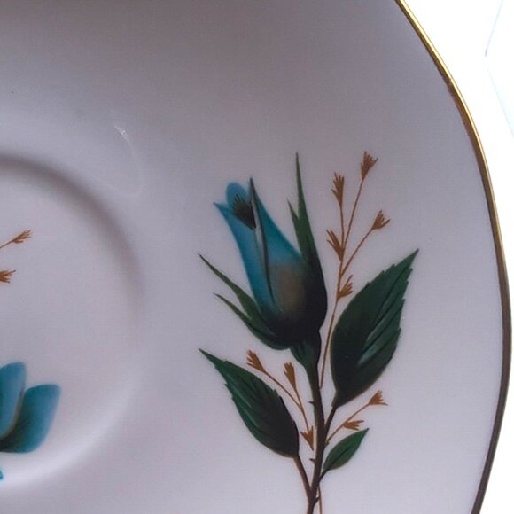 Royal Vale Teacup & Saucer Fine Bone China Made in England Floral Gold Trim - Picture 7 of 8